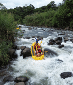 rafting en rio sarapiqui clase IV con arenal rafting