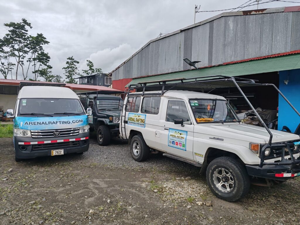 Véhicules 4×4 d’Arenal Rafting